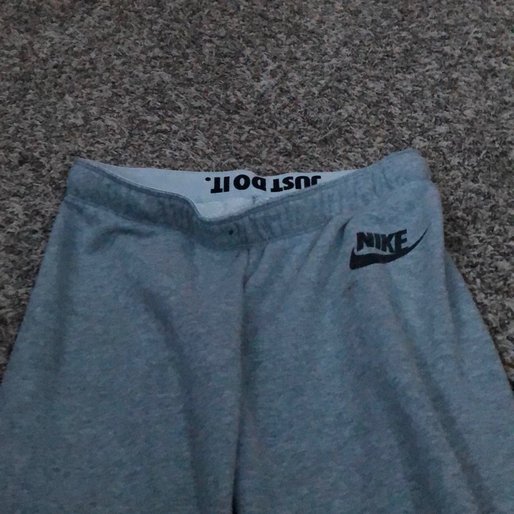 grey sweatpants